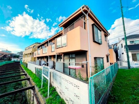 ラレ－ス６外観写真