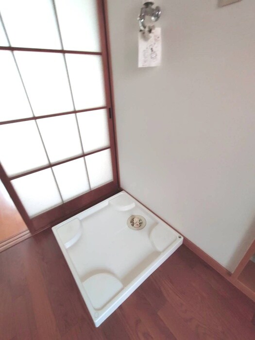 物件内観写真9　(洗濯機置場)