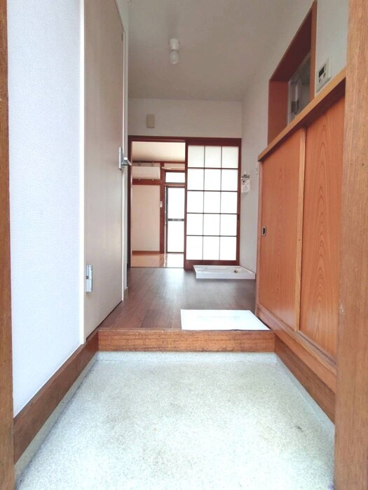 物件内観写真13　(玄関)