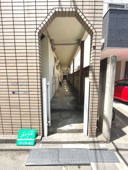 物件外観写真4　(エントランス部分)