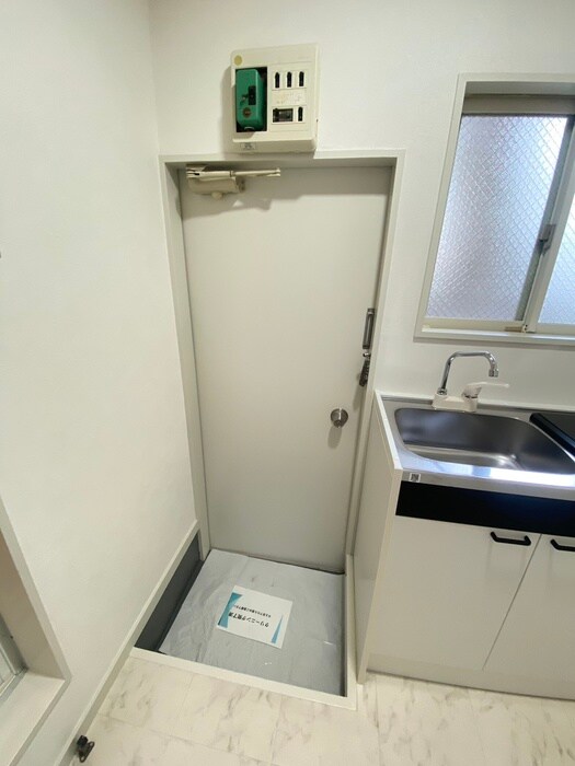 物件内観写真13　(玄関)