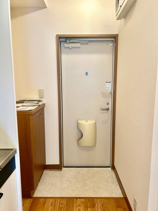 物件内観写真16　(玄関)