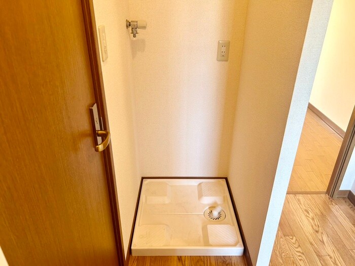 物件内観写真18　(洗濯機置場)