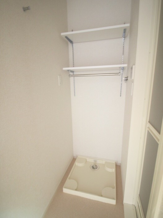 物件内観写真13　(洗濯機置場)