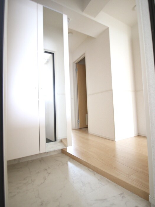 物件内観写真16　(玄関)