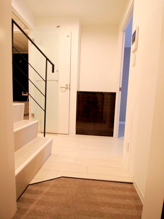 物件内観写真7　(玄関)