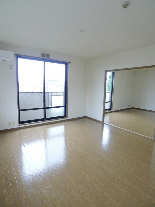 物件内観写真10　(室内からの展望)