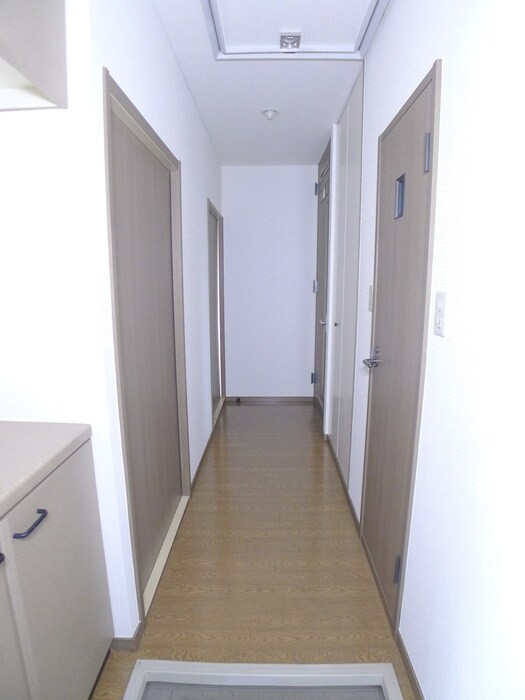 物件内観写真12　(玄関)