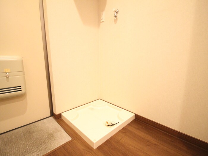 物件内観写真14　(洗濯機置場)