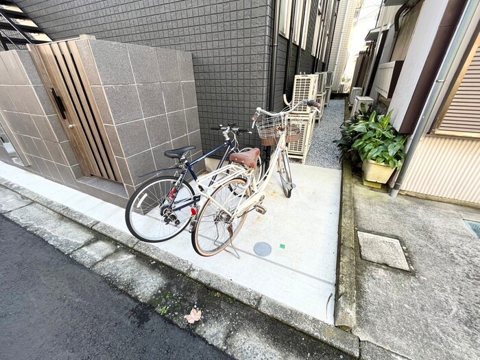 物件外観写真3　(駐輪場)