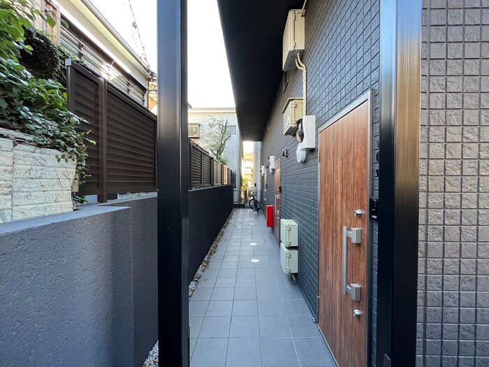 物件外観写真5　(エントランス部分)