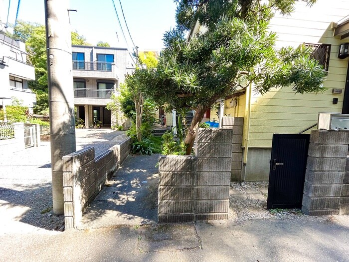 物件外観写真2　(エントランス部分)