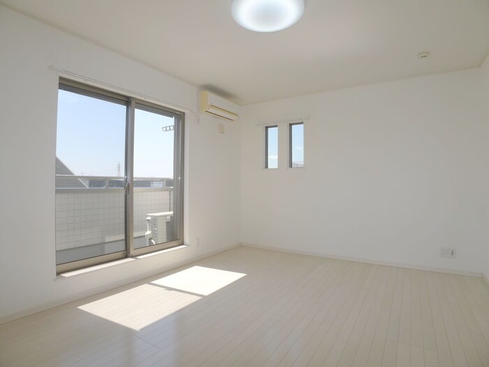 物件内観写真8　(室内からの展望)