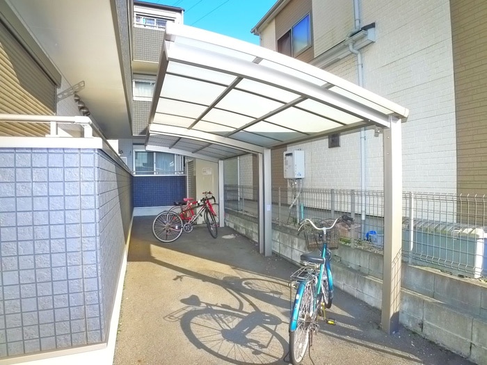 物件外観写真3　(駐輪場)