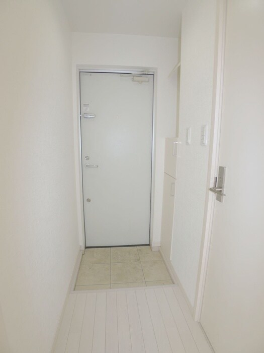 物件内観写真16　(玄関)