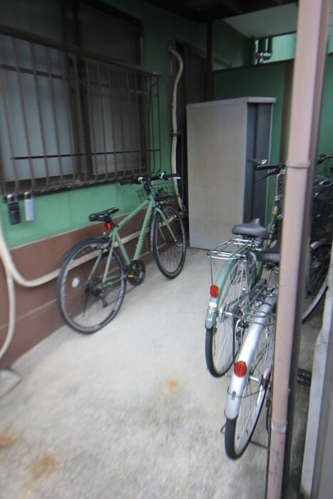 物件外観写真4　(駐輪場)