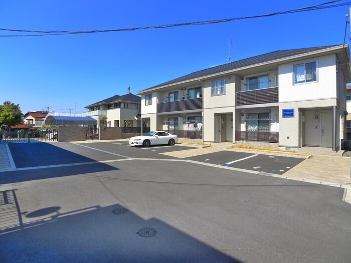 物件外観写真4　(駐車場)