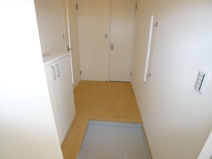 物件内観写真15　(玄関)