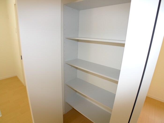 物件内観写真16　(収納)