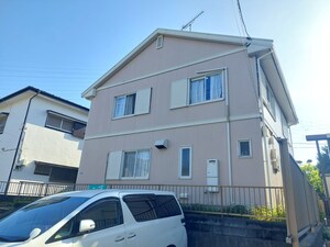 グレージュハウス(右)外観写真
