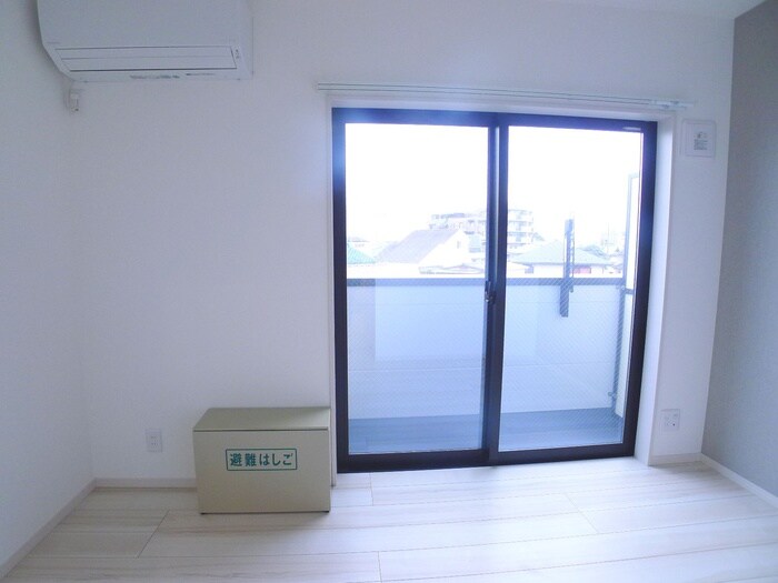 物件内観写真7　(室内からの展望)