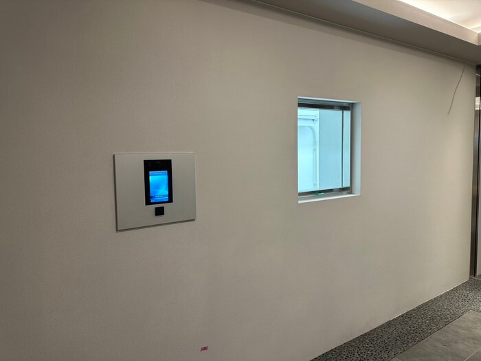 物件外観写真6　(エントランス部分)