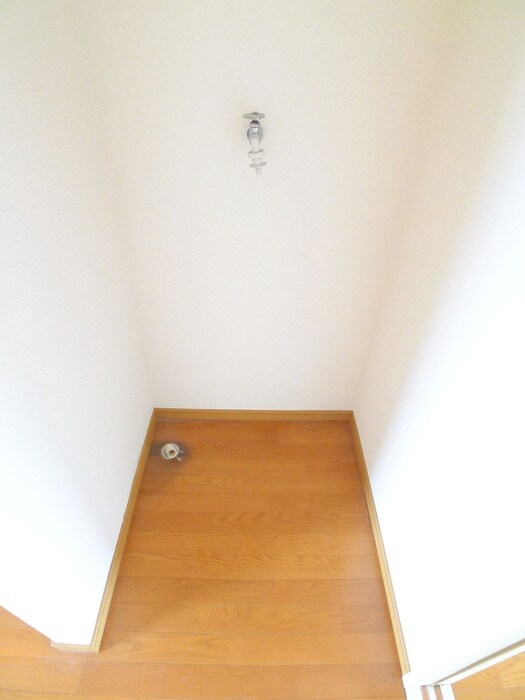 物件内観写真11　(洗濯機置場)