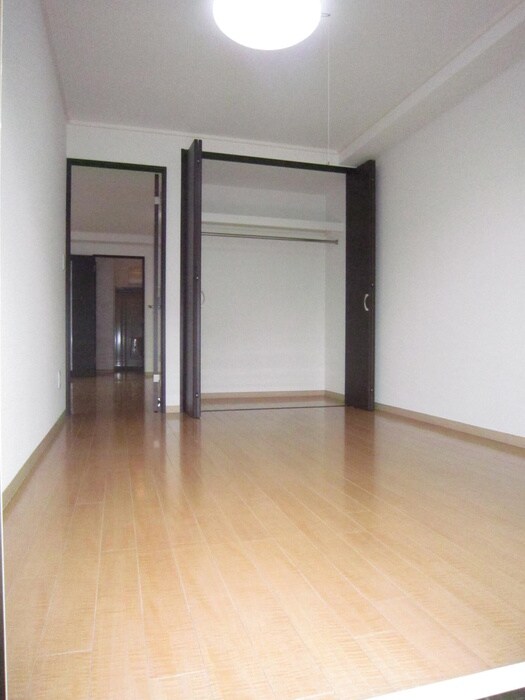 物件内観写真4　(居室)