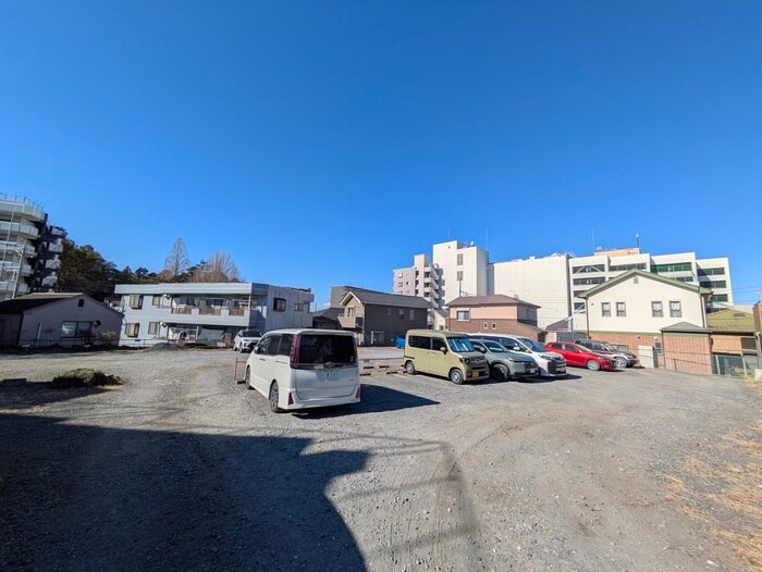 物件外観写真4　(駐車場)