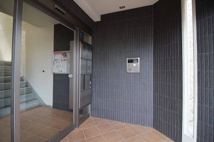 物件外観写真4　(エントランス部分)
