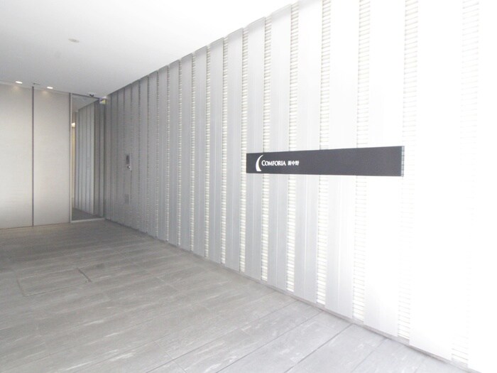 物件外観写真4　(エントランス部分)