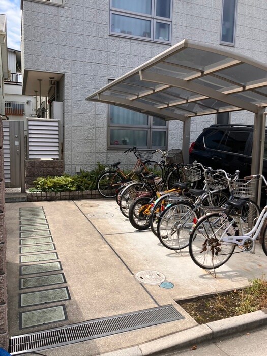 物件外観写真4　(駐輪場)