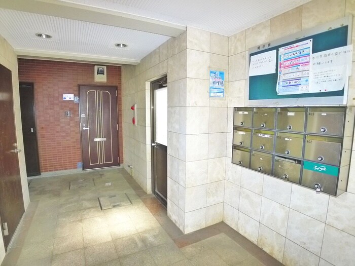 物件外観写真4　(エントランス部分)