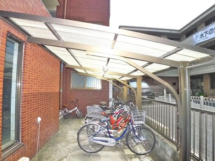 物件外観写真5　(駐輪場)