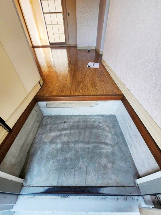 物件内観写真17　(玄関)