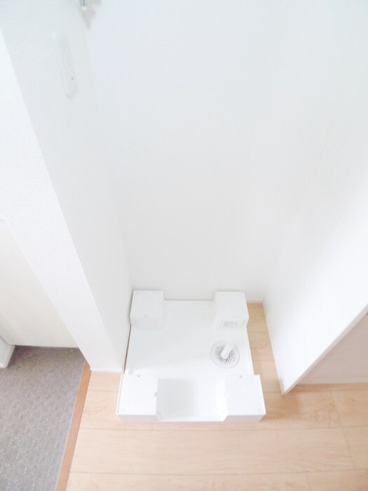 物件内観写真12　(洗濯機置場)