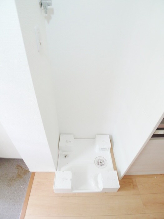 物件内観写真12　(洗濯機置場)