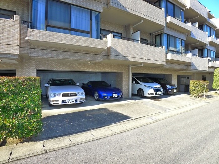 物件外観写真4　(駐車場)