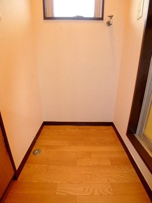 物件内観写真13　(洗濯機置場)