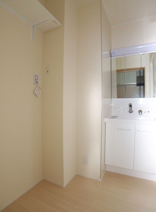 物件内観写真10　(洗濯機置場)