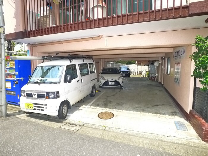 永和第10ビルの駐車場