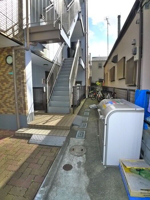 物件外観写真3　(エントランス部分)