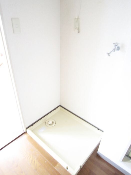 物件内観写真14　(洗濯機置場)