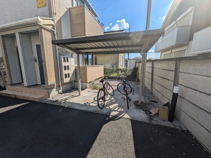 物件外観写真2　(駐輪場)