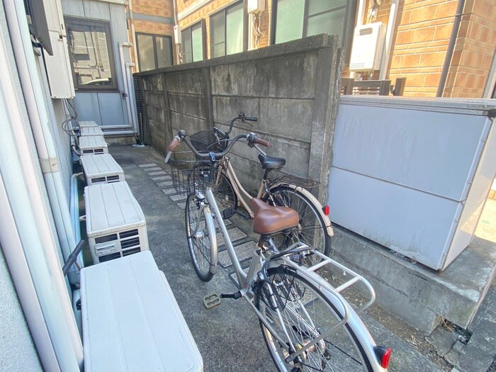 物件外観写真6　(駐輪場)