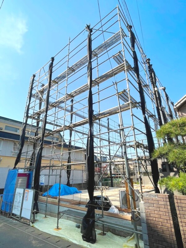 建築中