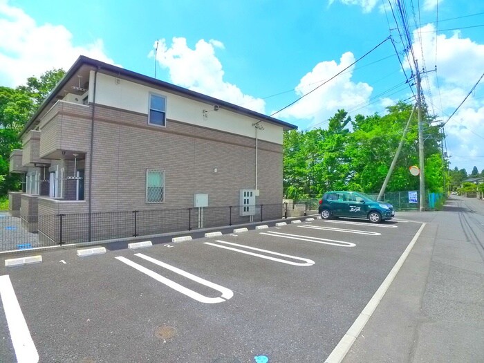 物件外観写真5　(駐車場)