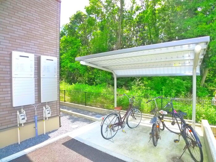 物件外観写真6　(駐輪場)