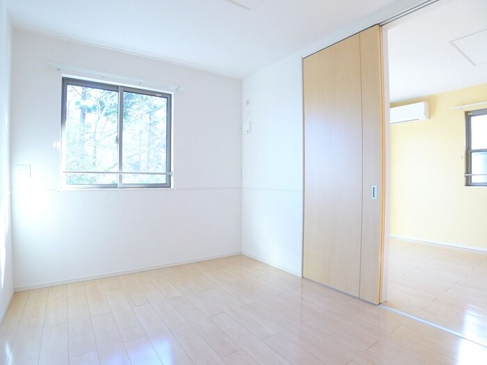 物件内観写真10　(室内からの展望)