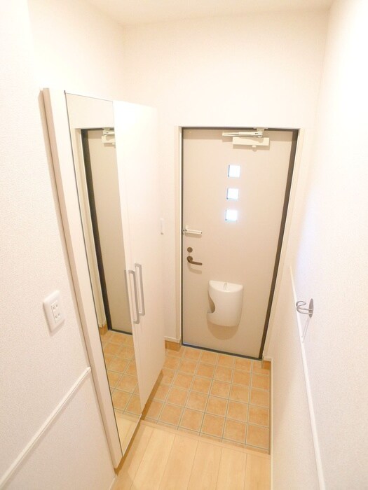 物件内観写真16　(玄関)